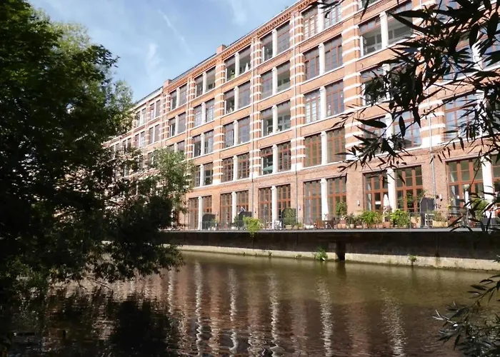 Relax-Wohnung Mit Balkon Ueber Die Weisse Elster